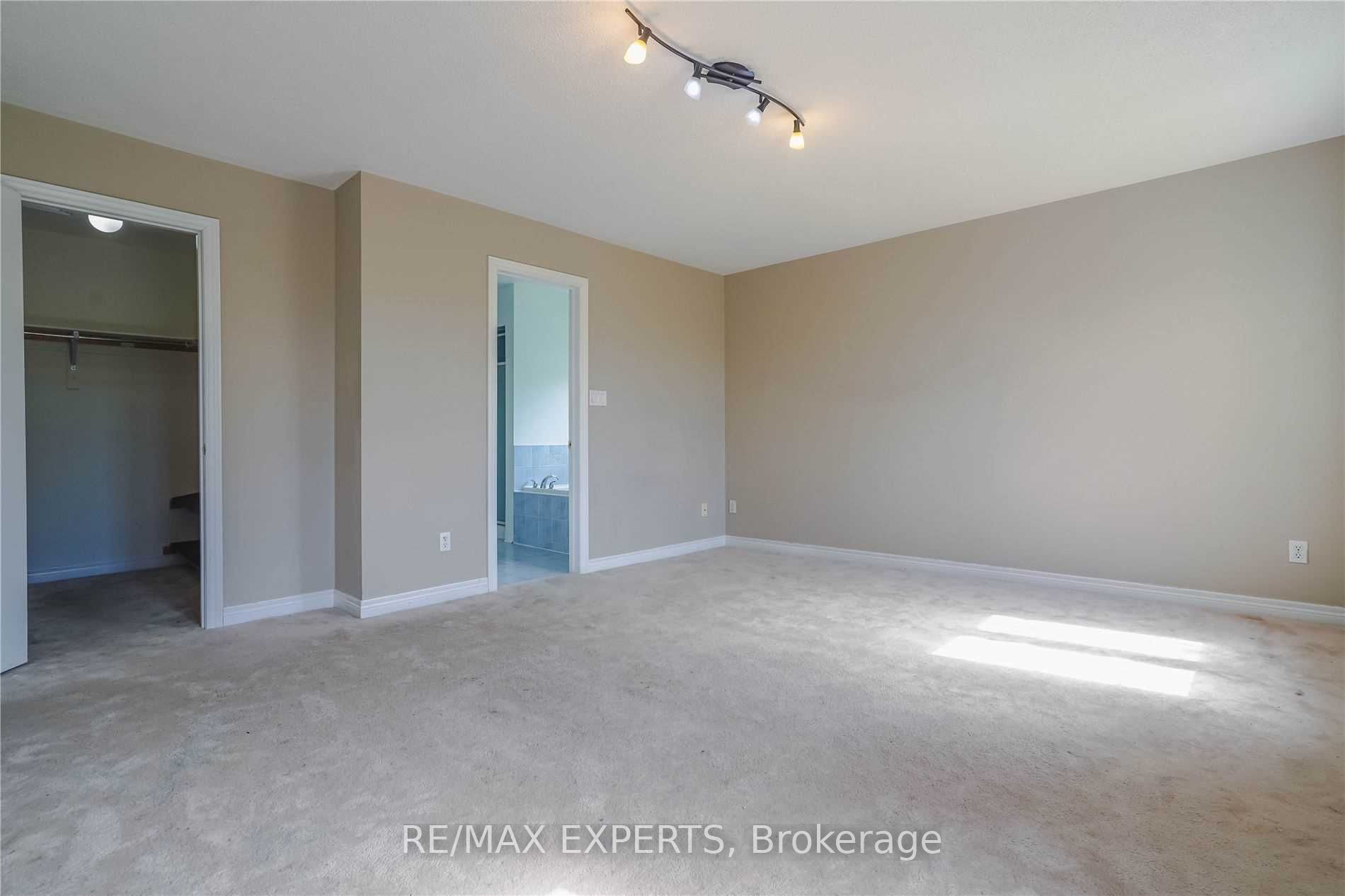 33 Saltspring Dr