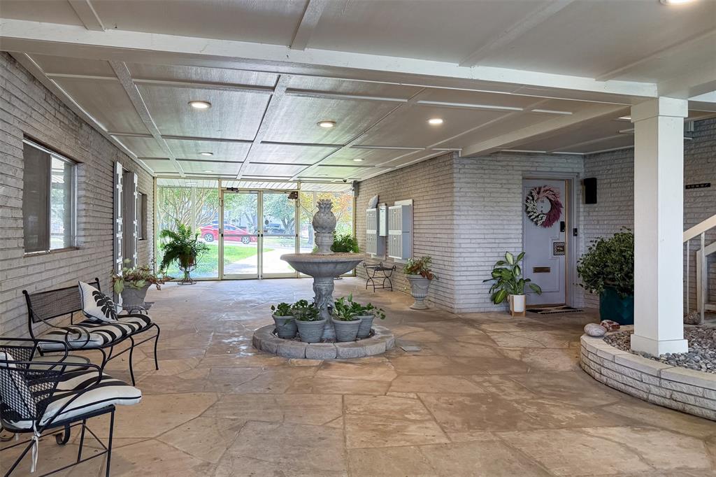 2301 Ridgmar Plaza 8