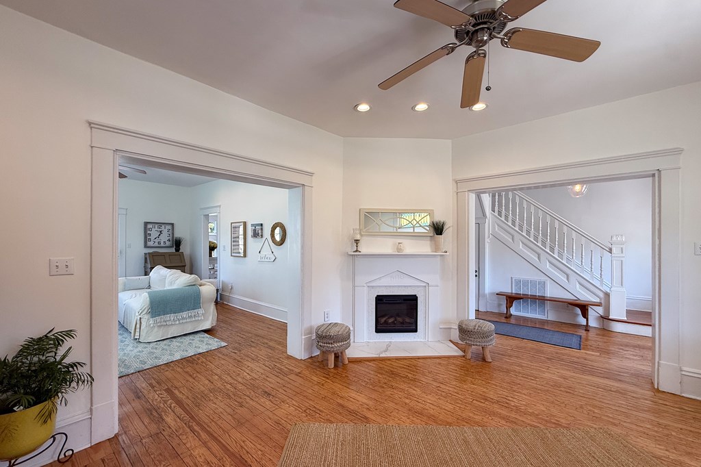 609 Monroe Ave 247