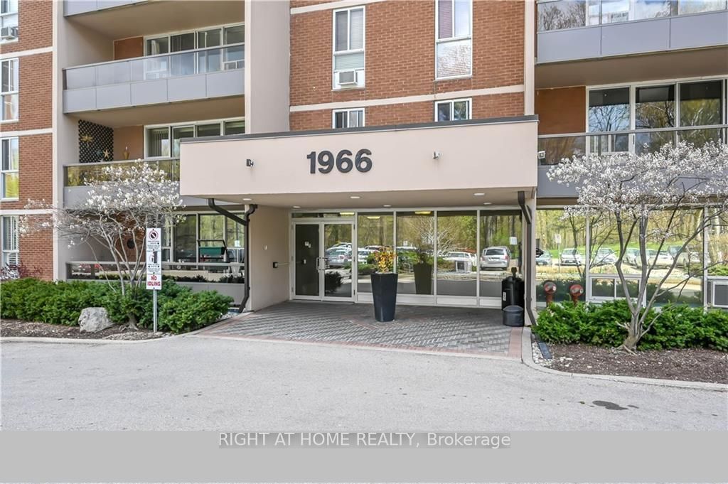 1966 W Main St 404