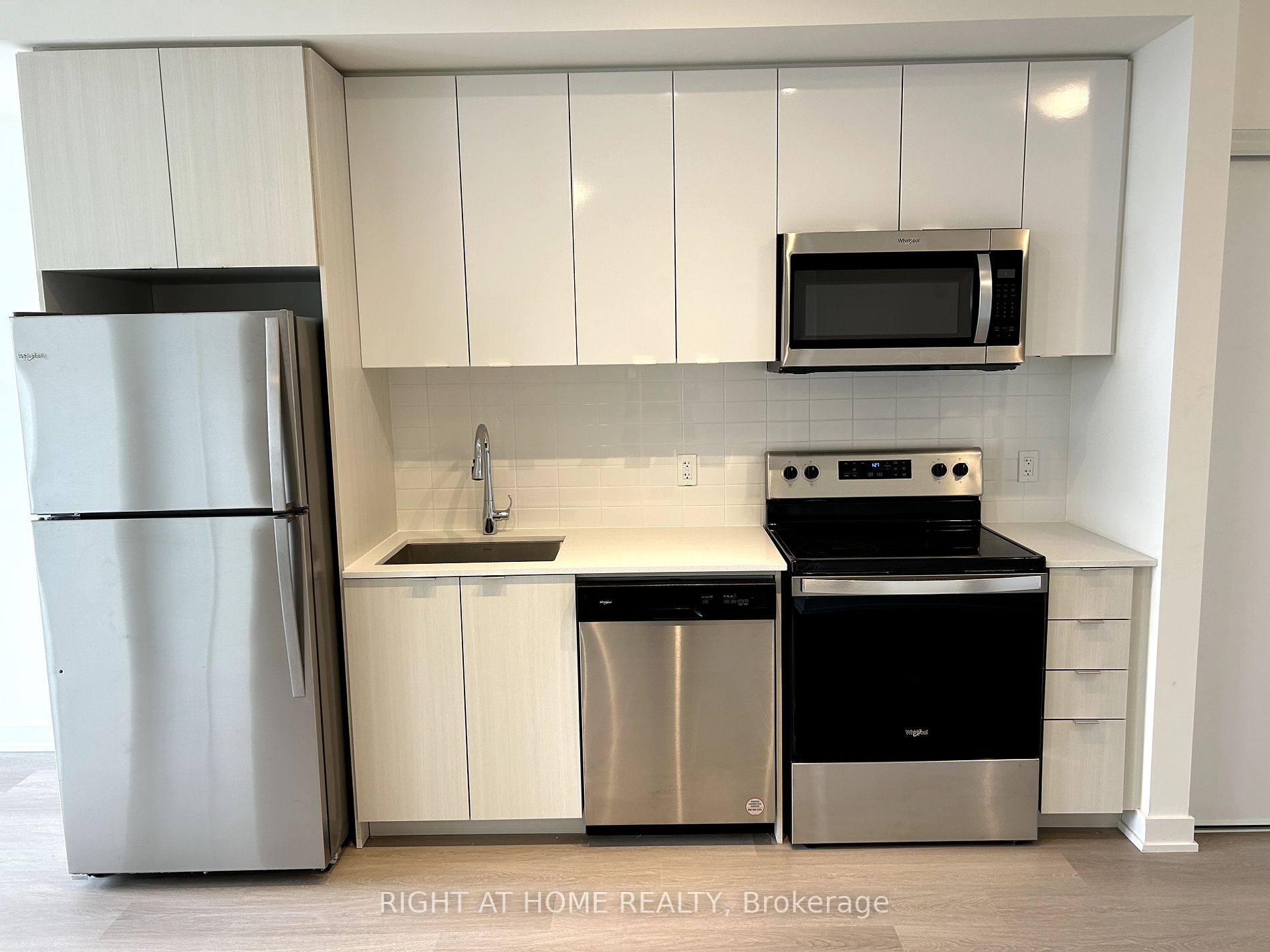 859 The Queensway N/A 311