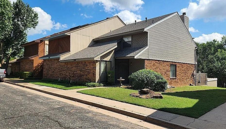Beautifully remodeled 2-story townhome in the heart of Edmond! This spacious 1,858 sq ft residence offers oversized bedrooms, updated finishes, and sweeping views of Kickingbird Golf Course. Enjoy low-maintenance living with HOA-manicured lawns, access to a private community clubhouse, in-ground swimming pool, and dual-use tennis/basketball courts. Nestled in a pet-friendly neighborhood with quick access to I-35, downtown Edmond, and top-rated schools including Northern Hills Elementary, Sequoyah Middle, and Edmond North High. Features include a flexible downstairs bedroom/office, gas log or wood-burning fireplace, large attic storage, and a private landscaped backyard. A rare blend of comfort, convenience, and location!
