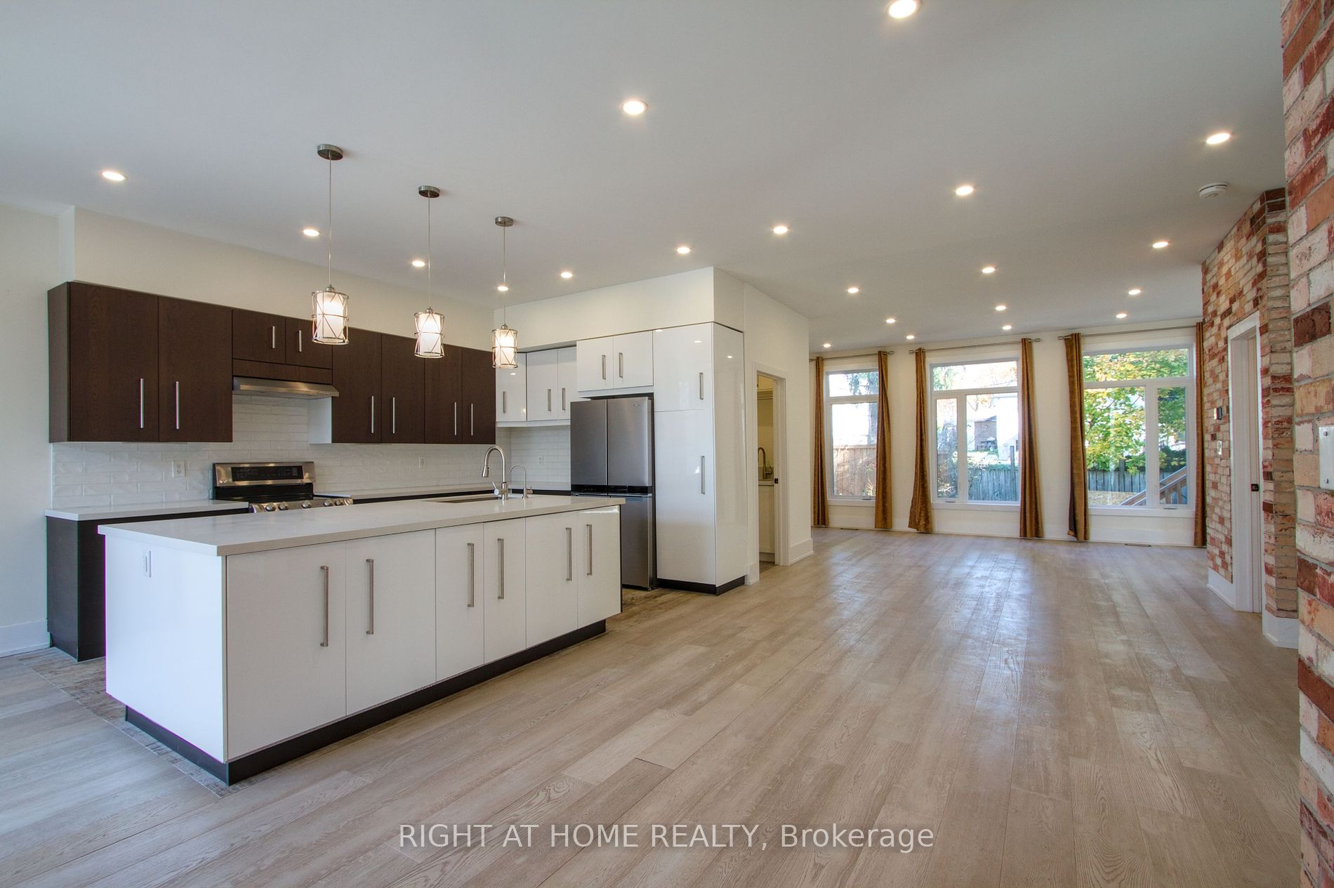 133 Roxborough Rd Main