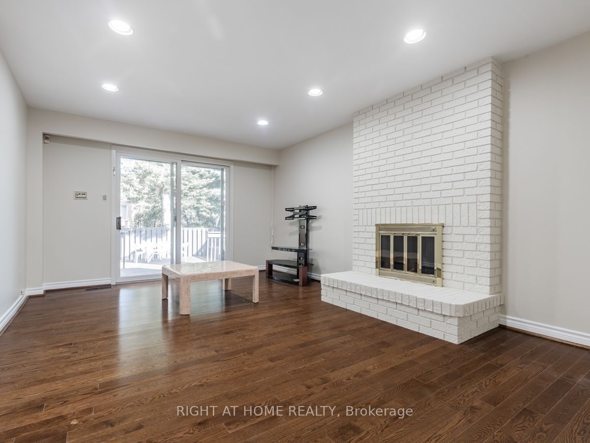 16 Fernside Crt