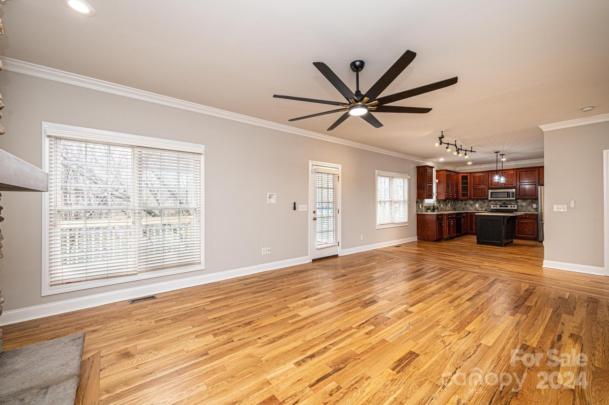 1021 38th Avenue NE 30