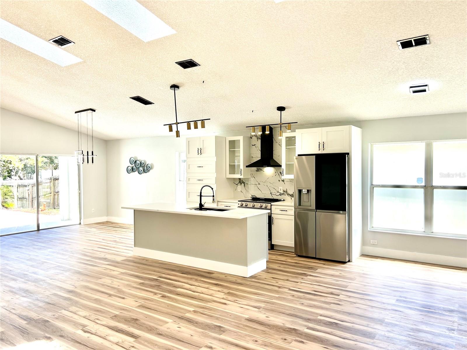 154 Woodbury Pines Circle