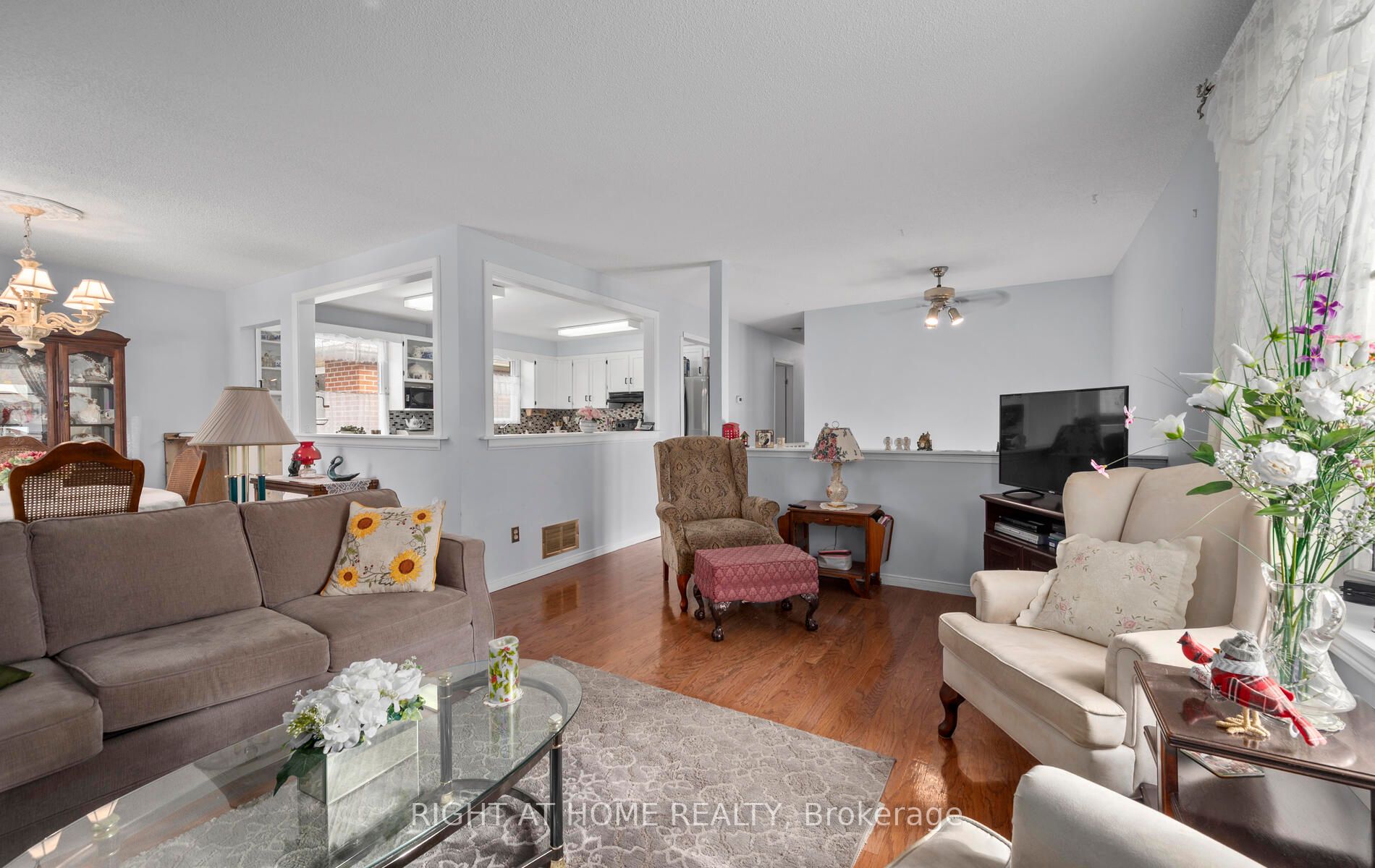 2 Ridgeview Dr