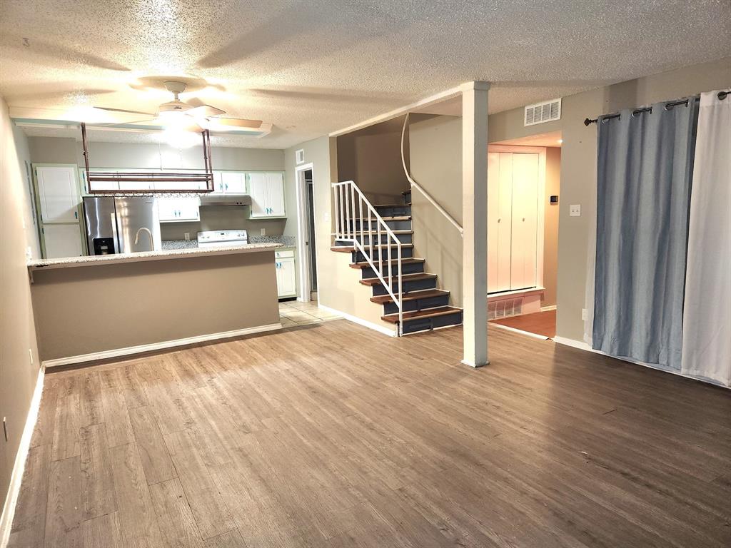 This exceptional 3 bedroom, 2.5 bath condo in the Boca Club Community is only steps to the pool. It's been updated and does have washer-dryer connections. Enclosed patio plus a balcony off the master bedroom make it easy to enjoy the outdoors when the nice weather calls to you. From this location you can be downtown Fort Worth in 10 minutes and to DFW Airport in under 30 minutes.