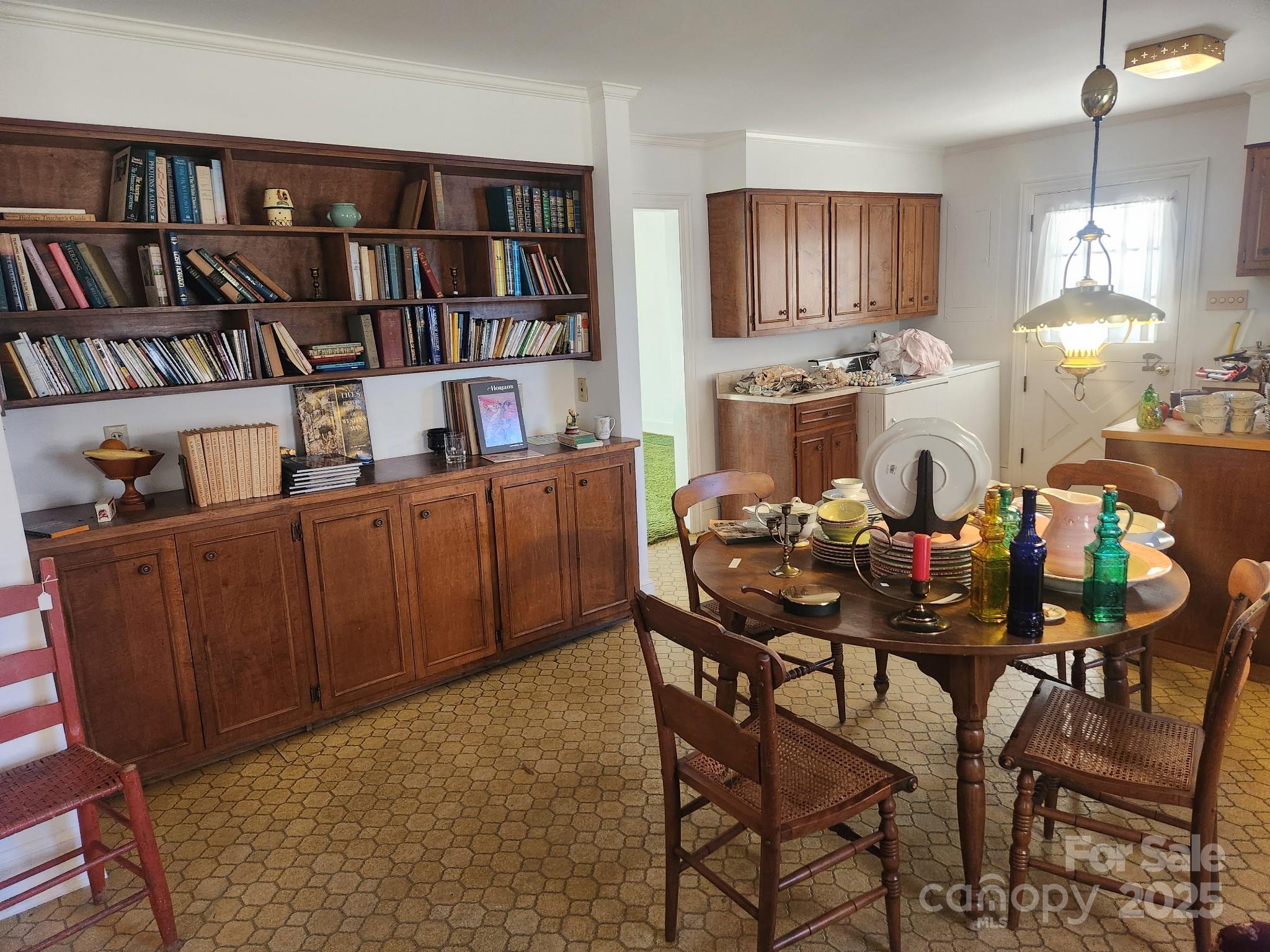 214 Robinwood Circle