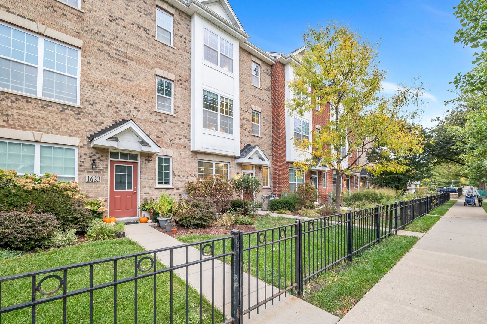 Welcome to 1621 Church Street-modern comfort in the heart of Evanston! Built in 2017, this bright townhome features 9' ceilings, hardwood floors, and an open layout filled with natural light. The kitchen offers granite countertops, stainless appliances, and a breakfast bar. Upstairs, the primary suite includes a marble bath and custom walk-in closet. Enjoy a versatile lower-level flex room, geothermal heating/cooling, and an attached 2-car garage. Across from Mason Park and minutes to Metra, CTA, shops, dining, and the lake-this is the perfect place to call home!