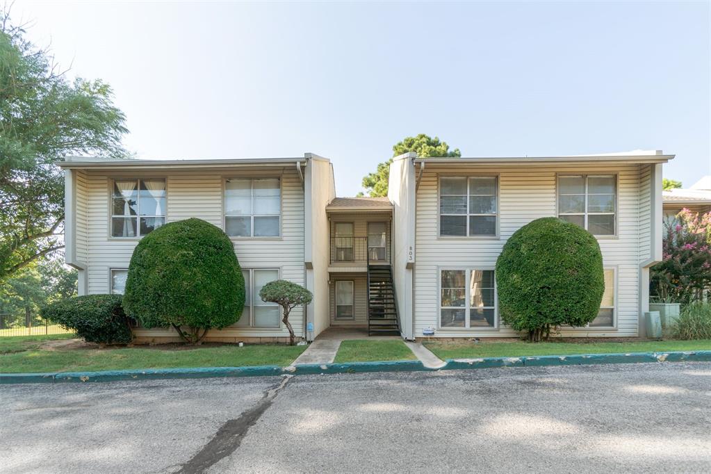 Located at 803 Cardinal Creek BLVD Unit B, Norman, OK 73072, this condominium in Cleveland County offers a unique opportunity to own a property with enduring appeal and resting off the Jimmy Austin OU Golf Club. In a quiet gated community. Within this condominium are two bedrooms and 2 bathrooms, offering comfortable spaces for rest and rejuvenation. Built in 1972, this residence presents a chance to own a piece of Norman's history. This property awaits your personal touch, presenting a canvas upon which to create your ideal living space.
HOA covers the following amenities:
Swimming pool, exercise room, sauna, laundry room (in-unit also), Clubhouse is available for rent by residents.
Many maintenance items covered by the HOA!