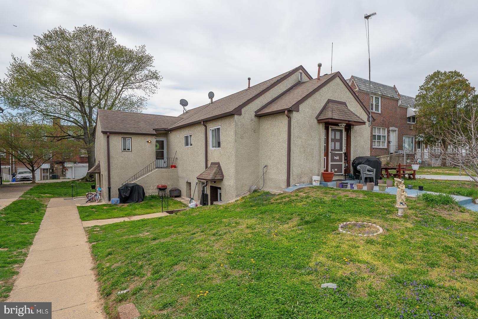 2940 Devereaux Ave  