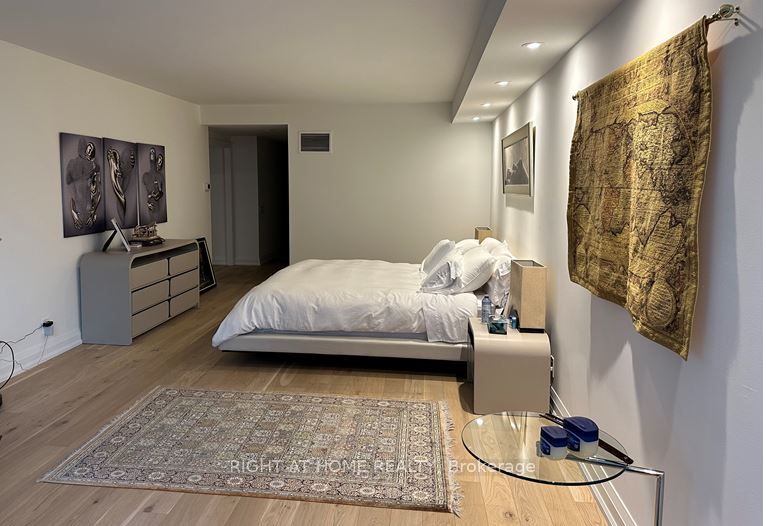 480 W Queens Quay 402W