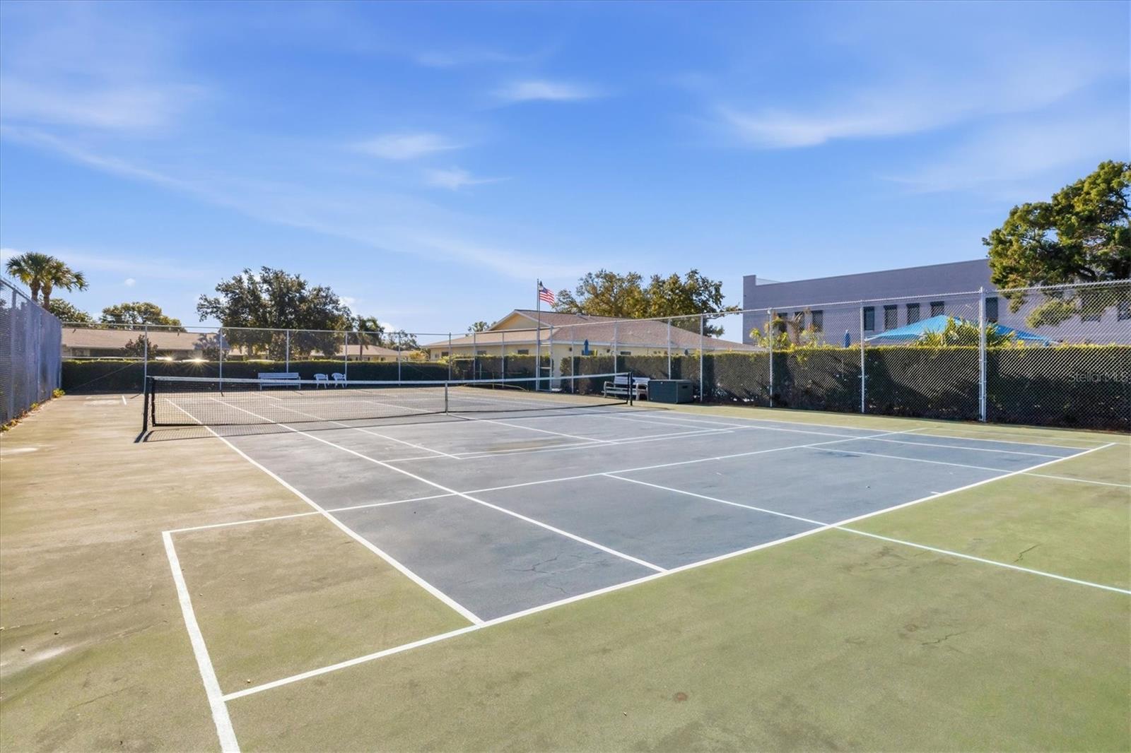 390 301 Boulevard W 27C