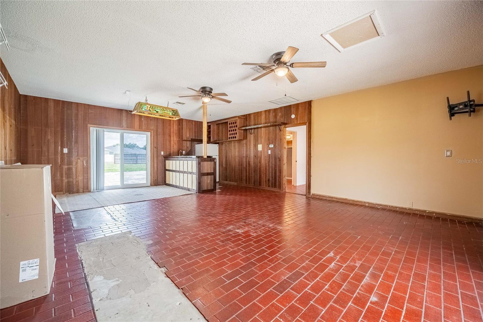 252 W Brookins Avenue