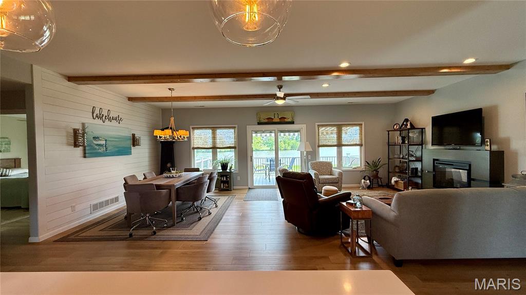 11214 W Lakeshore Drive