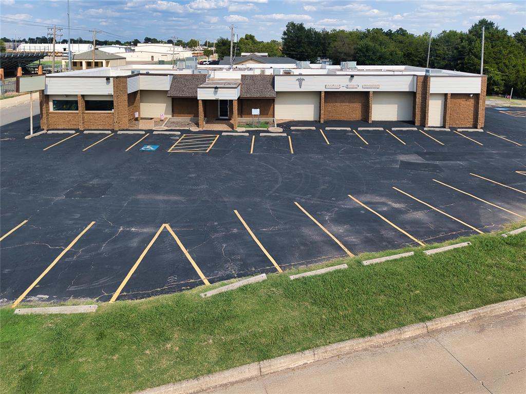 RIGHT ON THE HIGHWAY. Great visibility from huge traffic area on I-35 in Moore. 7297 square feet partially leased with extra long term client. This will make a great investment or business opportunity. Was an owner occupied space and the owners retired. These chances don't come up often. Too many amenities to list, however this space will allow for many configurations and tons of options. Call for your chance.