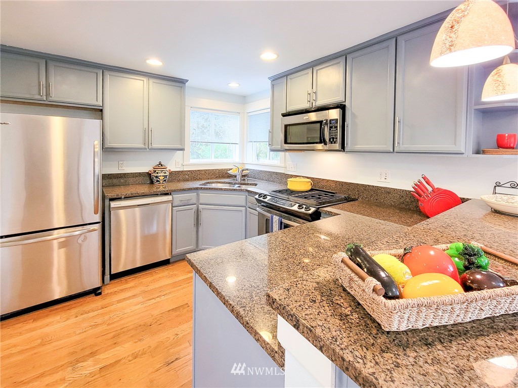 1209 Aurora Avenue N