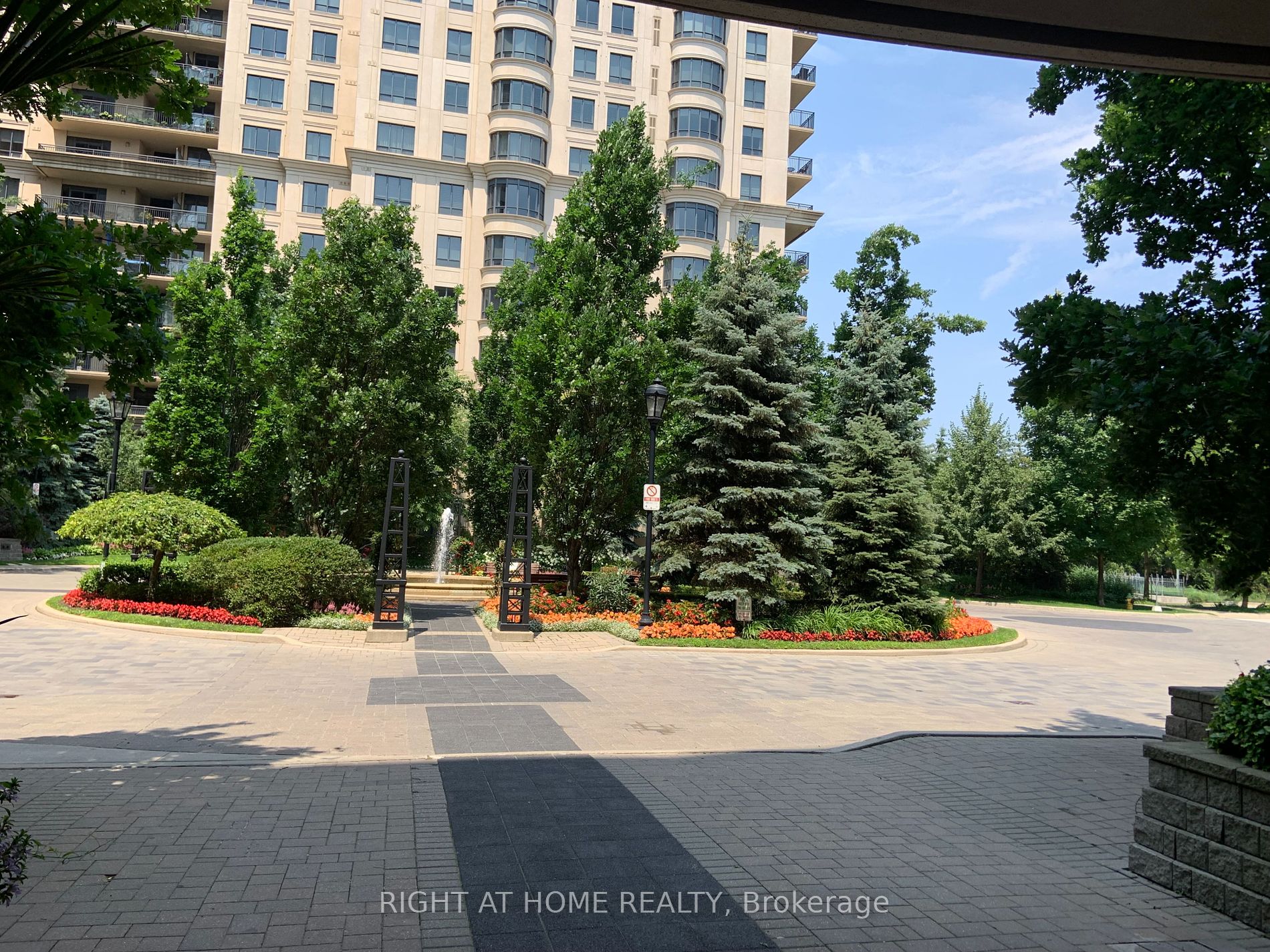 650 E Sheppard Ave 204