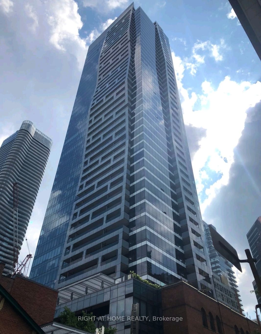 5 St Joseph St 608