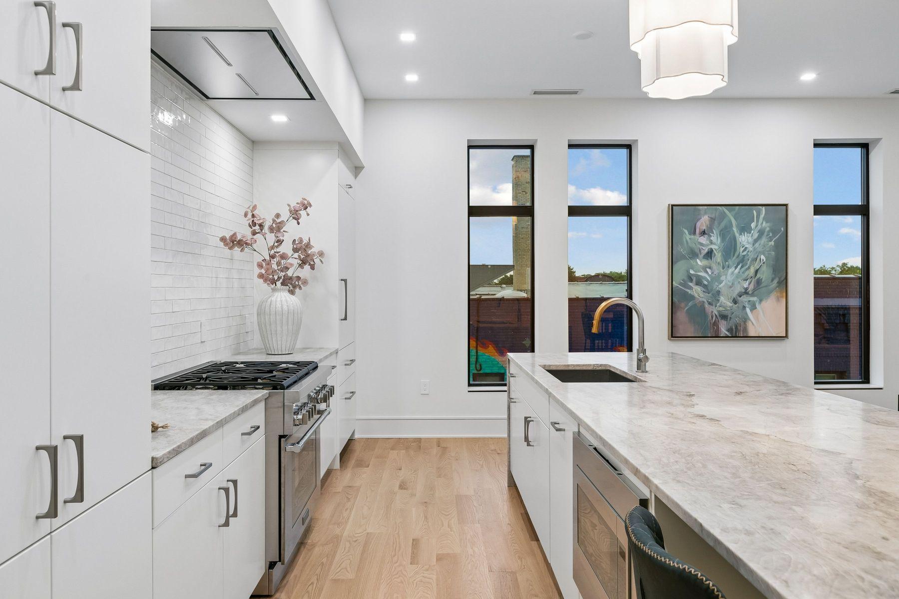 3041 Holmes Avenue S 302