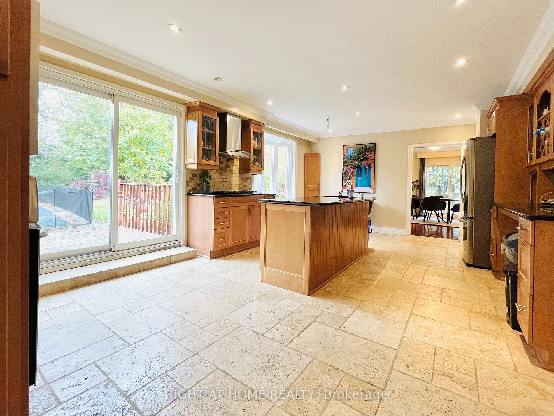 73 Laureleaf Rd