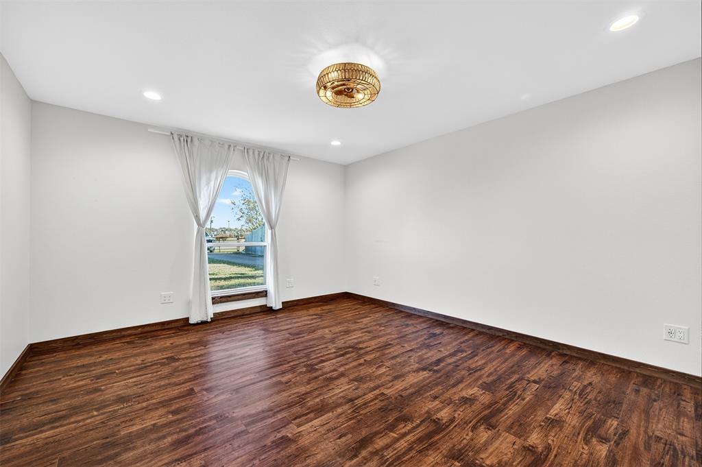 616 E Bells Boulevard