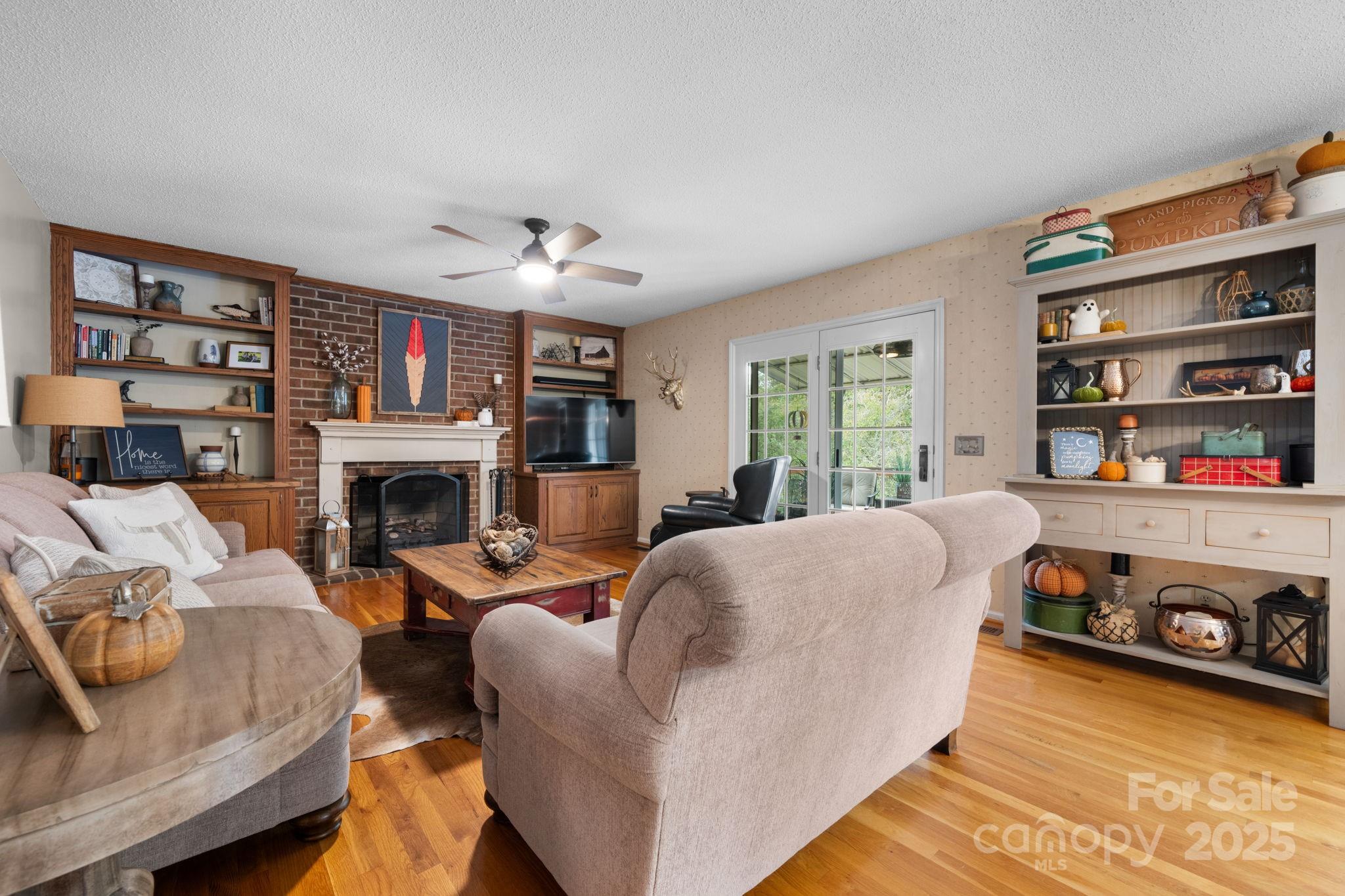 302 Redwood Place
