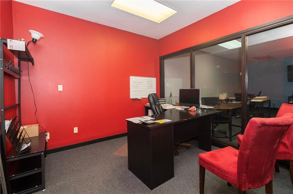 8320 N Oak Trafficway