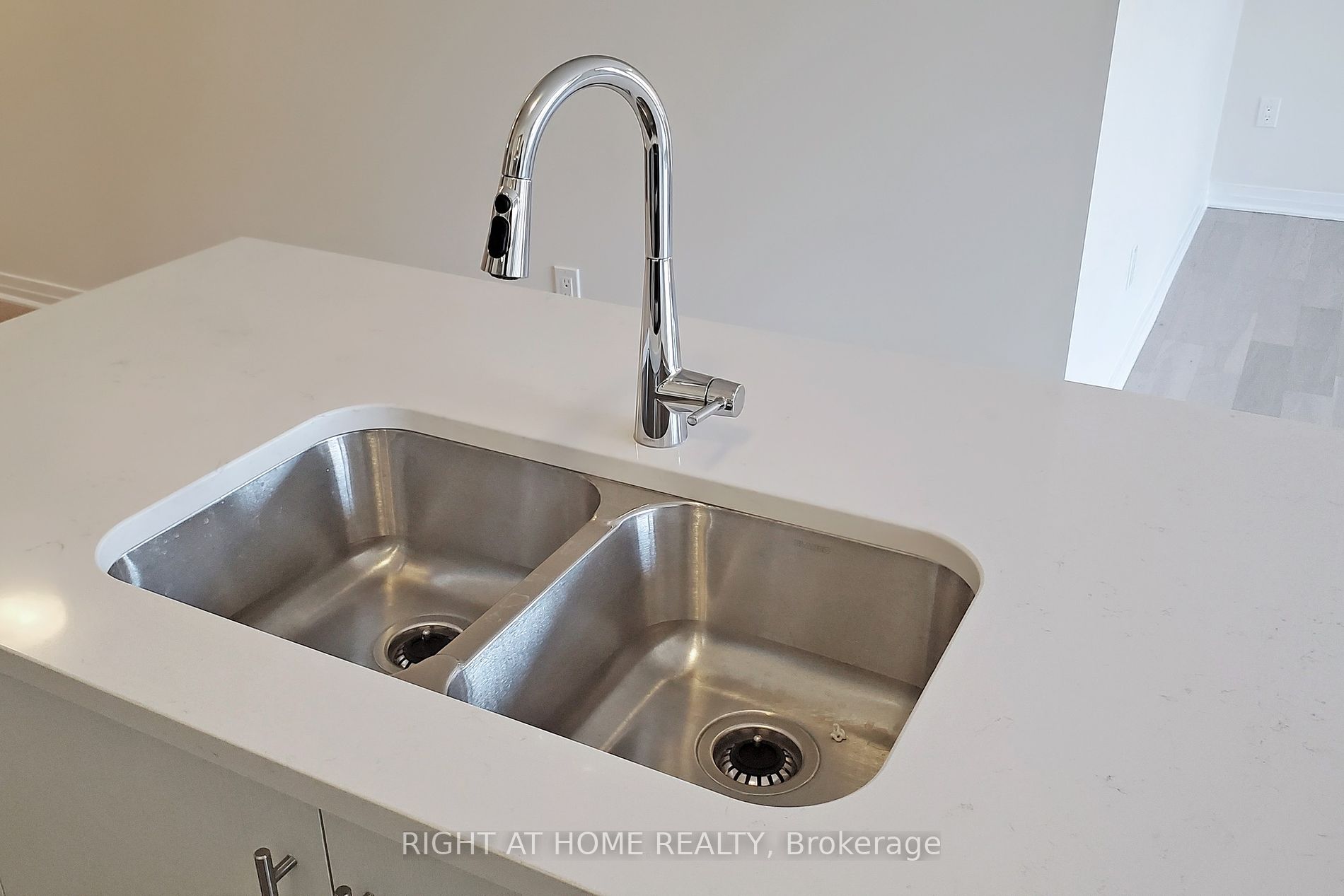 106 E Settlers Road Rd