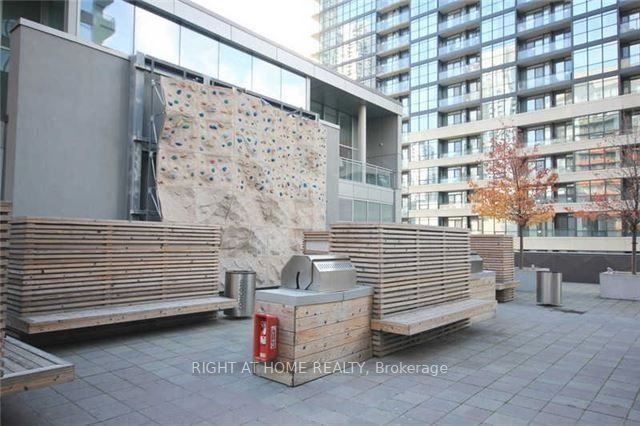 25 Telegram Mews 2105