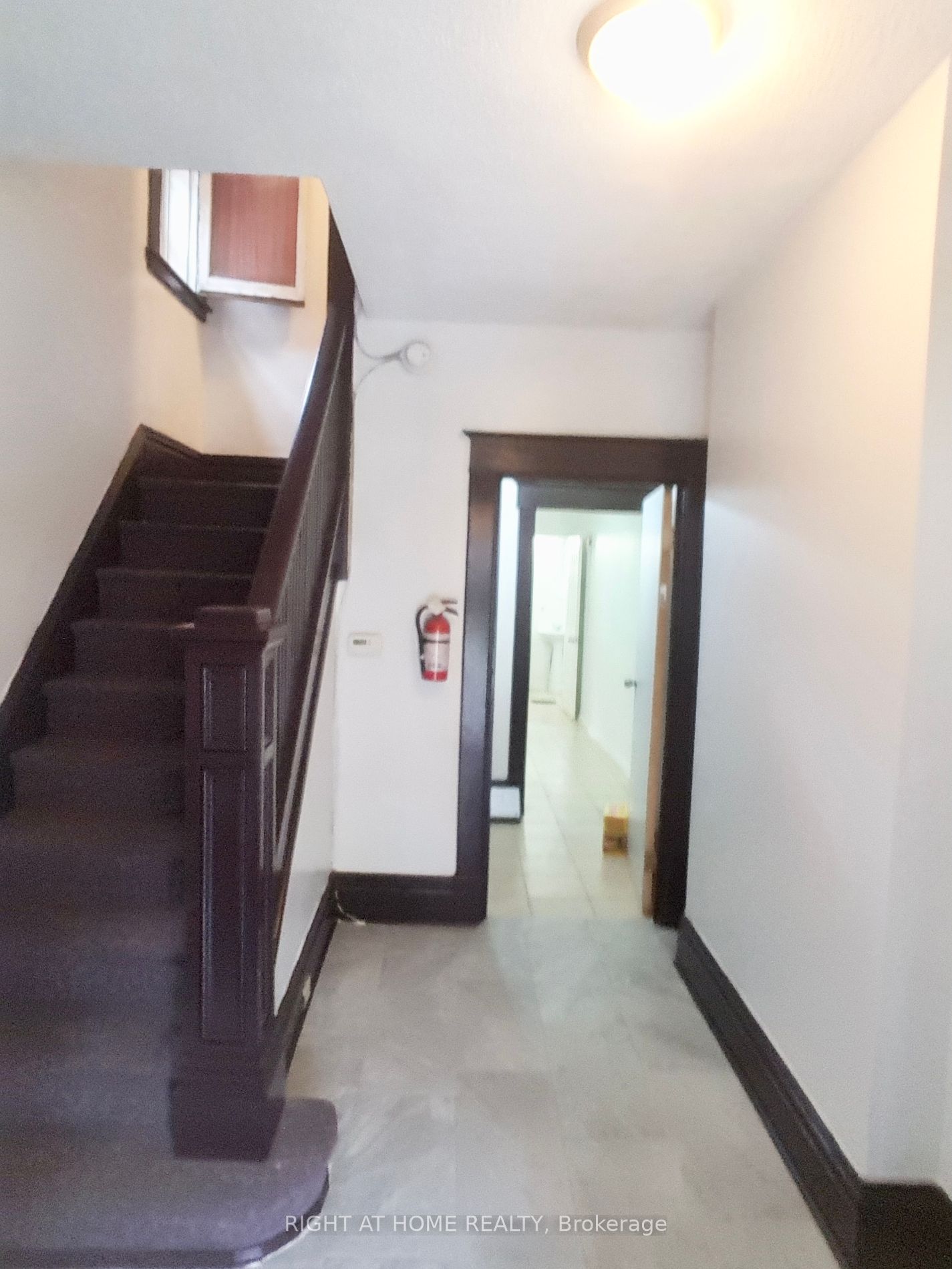24 W Spadina Ave