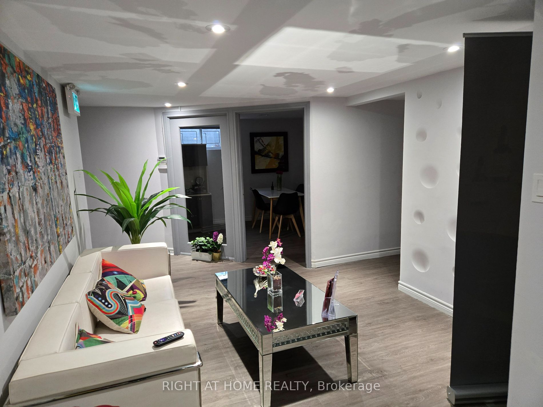 10014 N Yonge St Basment