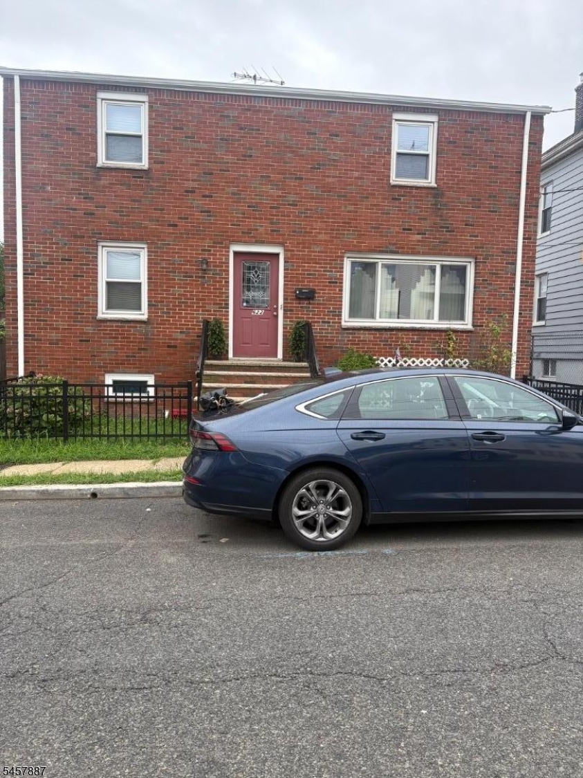 622 Montgomery 2