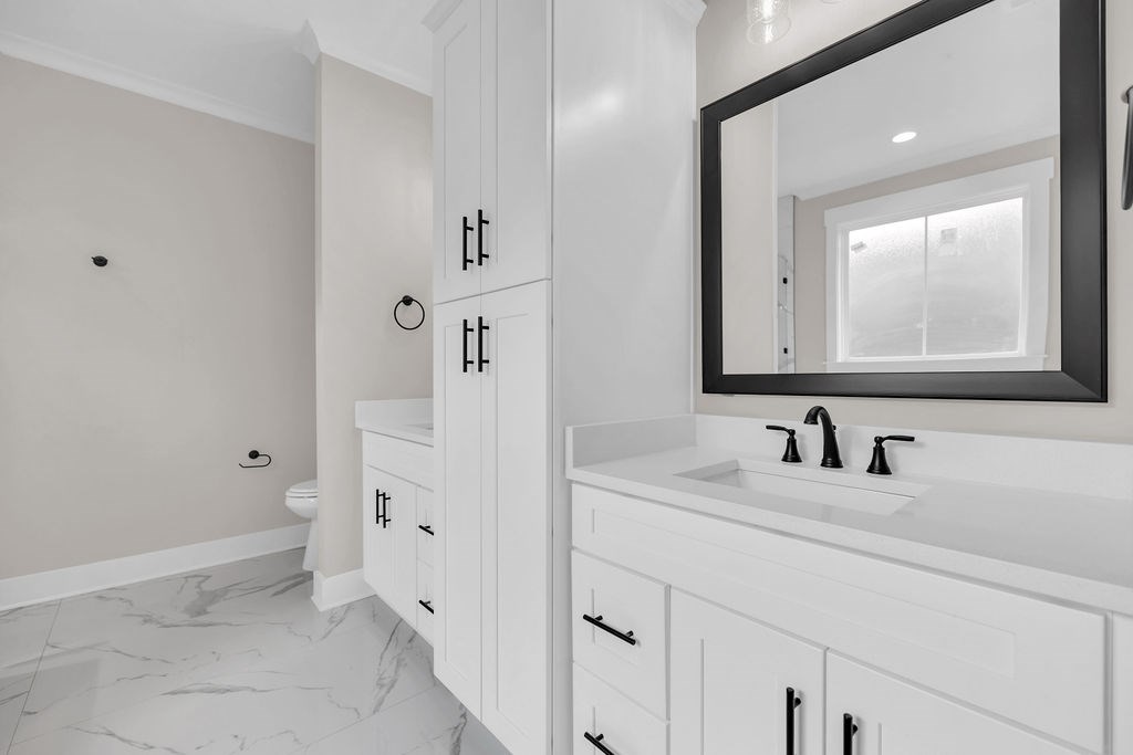 203 E Gunnery Court