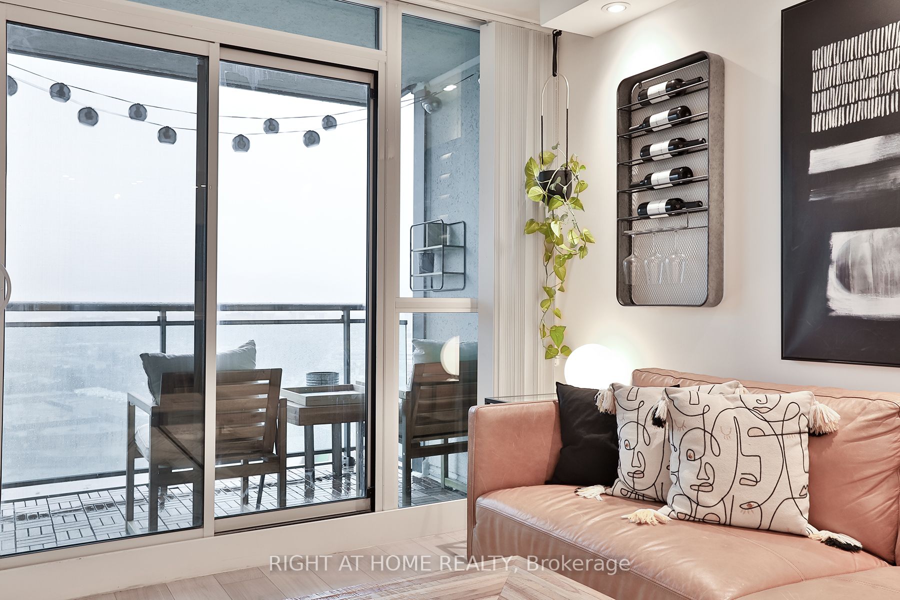 88 Grangeway Ave 2506