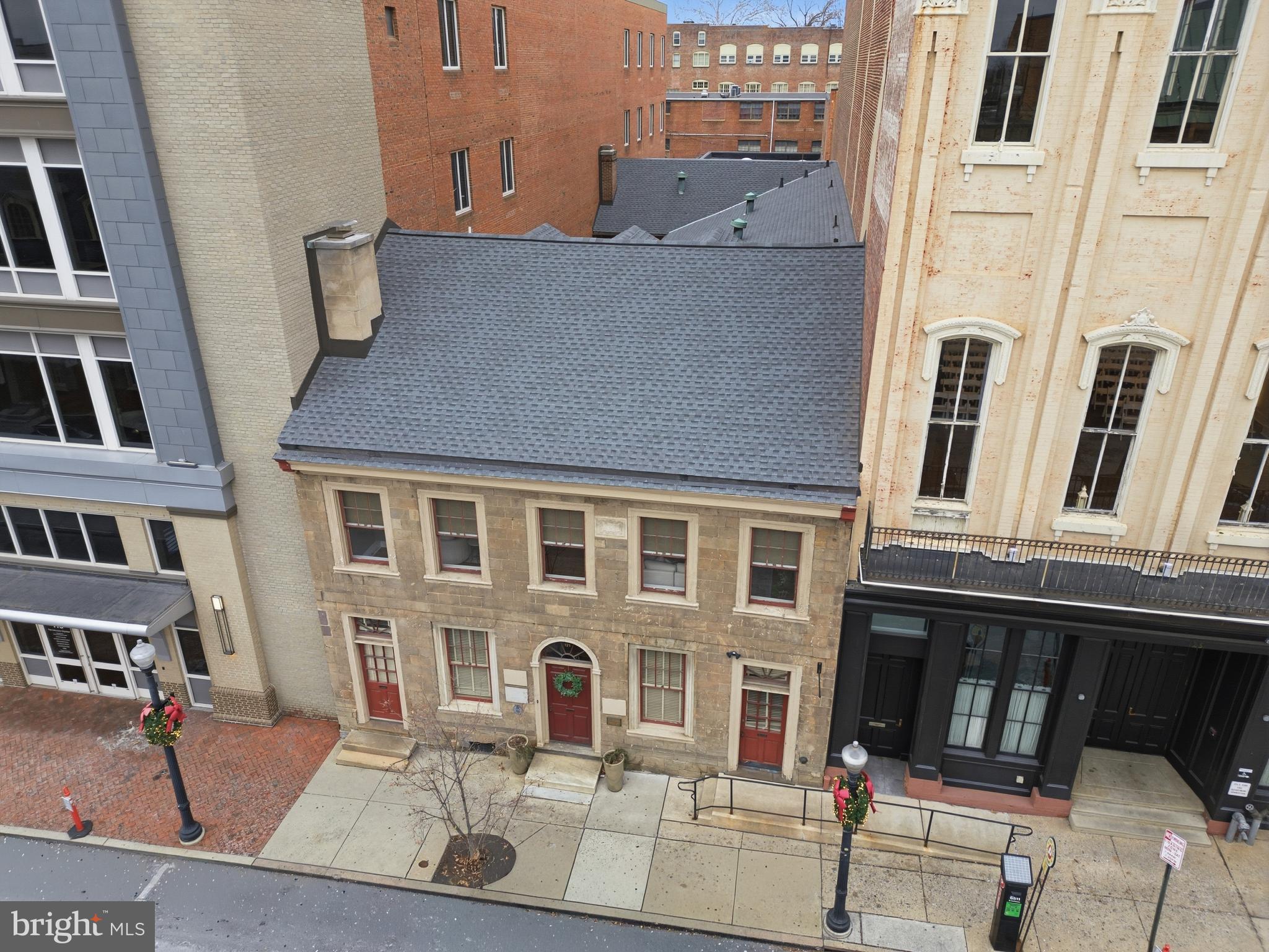 121 EKing St  