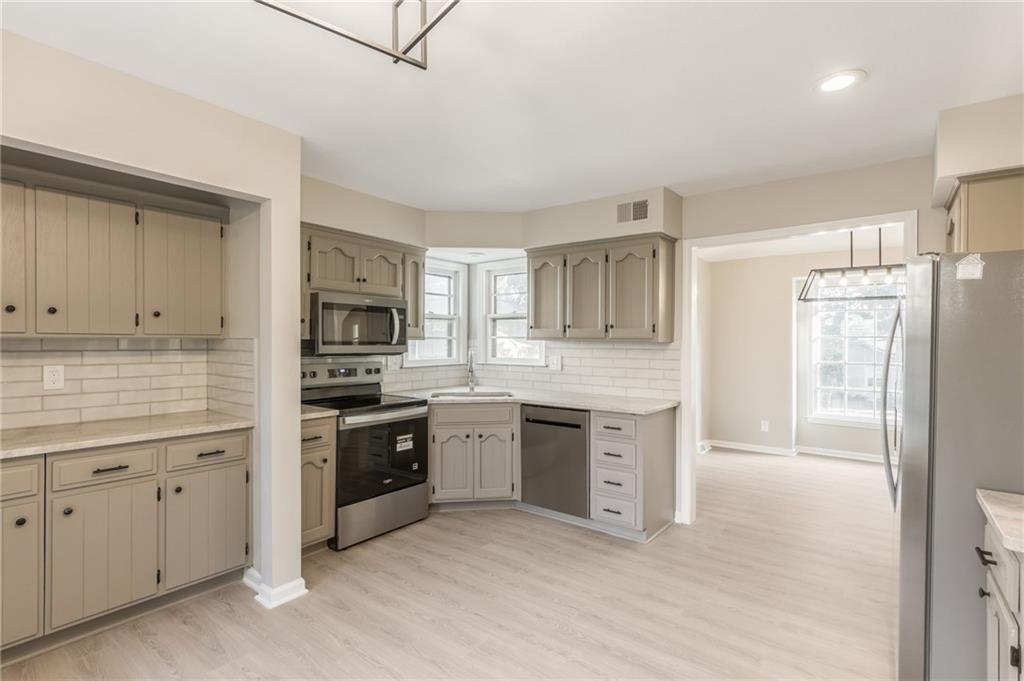 3600 NE 76th Terrace