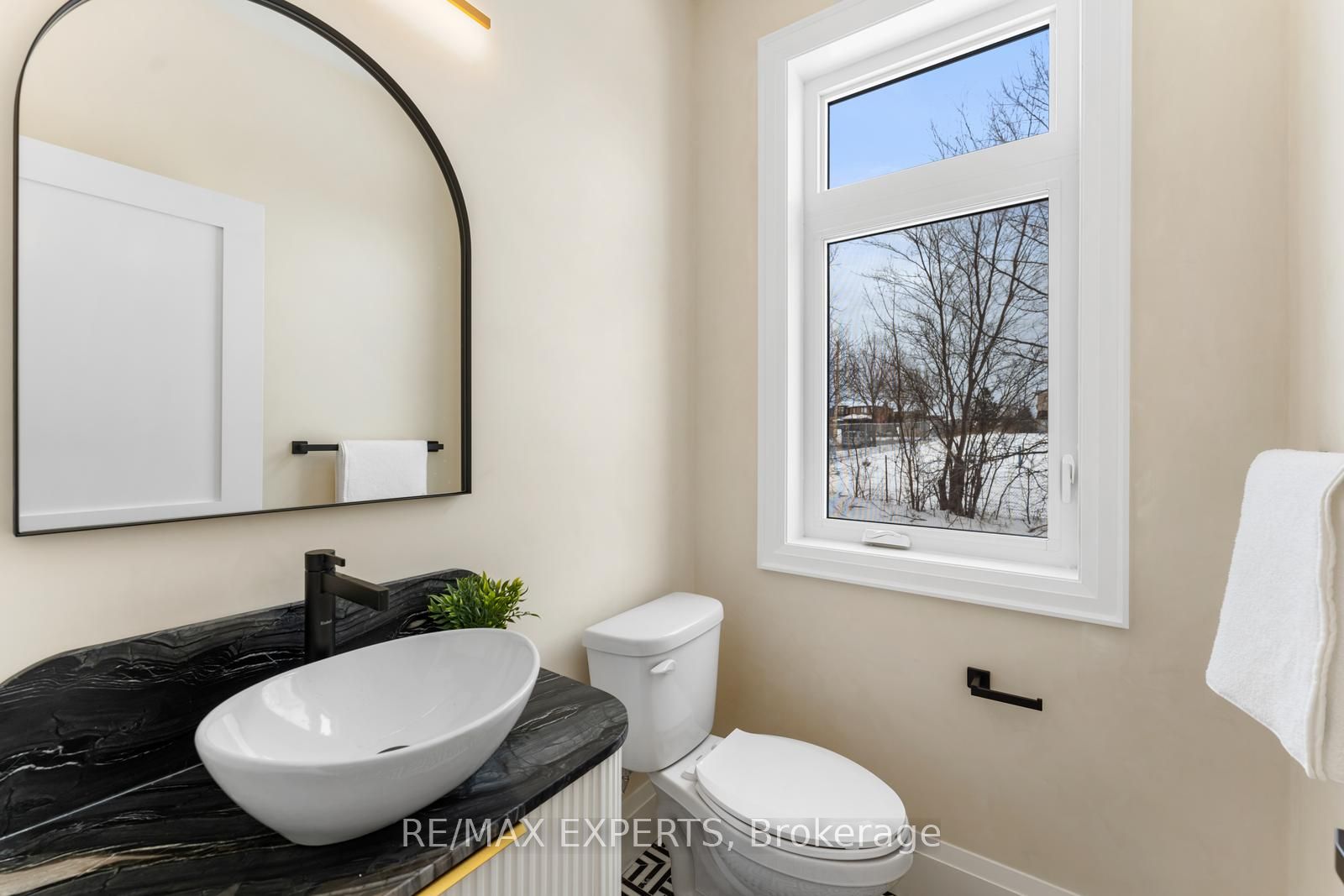 71 Hawkview Blvd