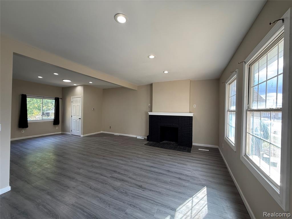 15344 Dexter Avenue