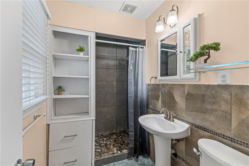 4944 NE Gladstone Avenue