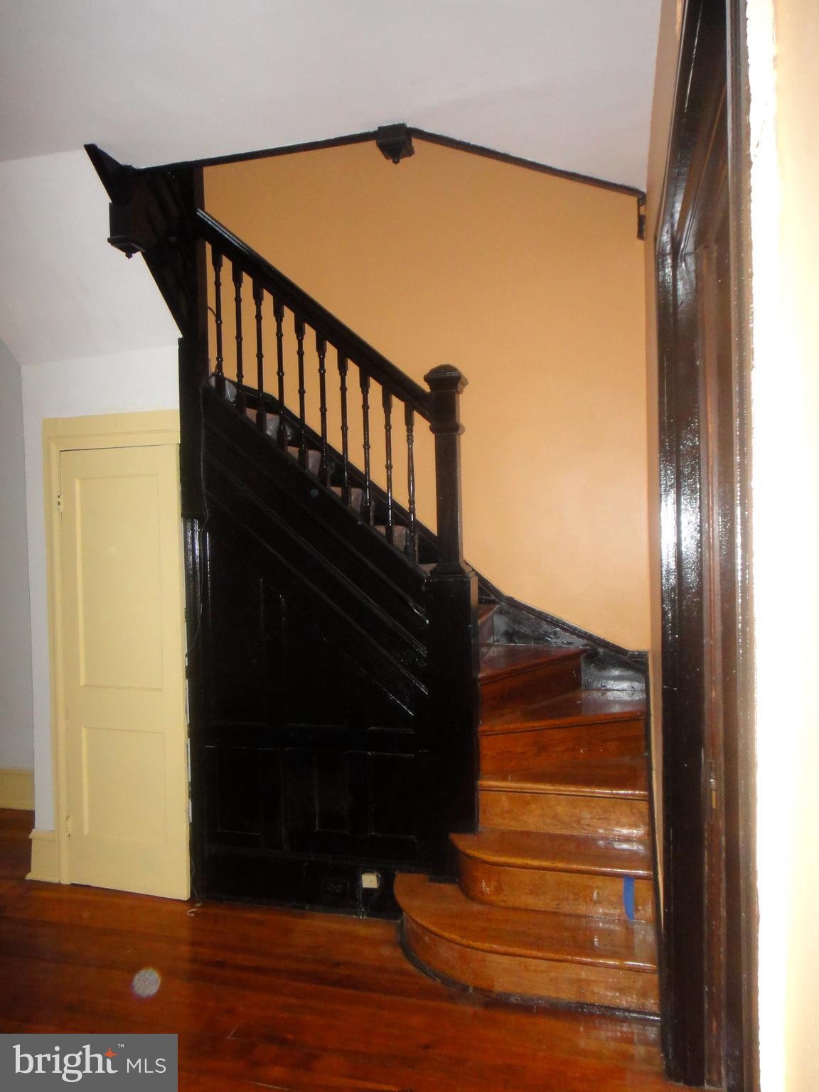 3BR/ 1+1/2 Bath close to John Hopkins University. Very close to Penn Station and downtown! Great location and very easy to get to I-83 North or South! Perfect for a family or roommates * Basement space excluded from the rent. * 3 good size bedrooms.. *One full bath w/tub/shower and 1/2 bath at main level *One den/office space *Centrally heated and air-conditioned. *ceiling fans for two rooms included. *fenced backyard great for grills or enjoy outdoor activity. *hardwood floors on the first floor with ceramic floor tile in kitchen *2 skylights *laundry room hook up available if the tenant would like to provide a washer dryer. ample street parking *Pet might be considered on a case by case basis. Security Deposit required!All utility to be paid by a tenant.