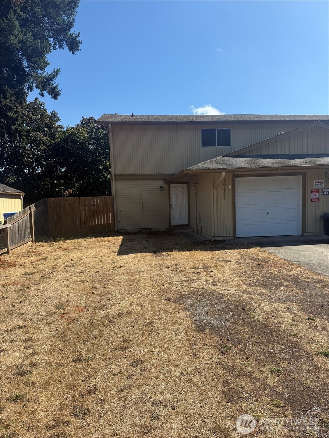 Conveniently located Tacoma Townhome! Enjoy a low-maintenance property with easy access to shopping, dining, schools, public transportation, JBLM, and major commuter routes. Whether you’re searching for a primary residence or an investment opportunity, this home offers excellent potential at an approachable price point. Bring your personal touches and make it your own!
