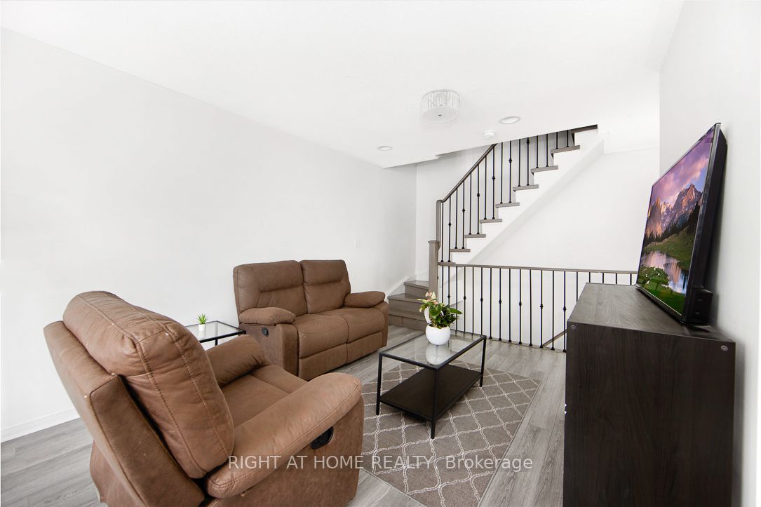 19 Rosebank Dr 302