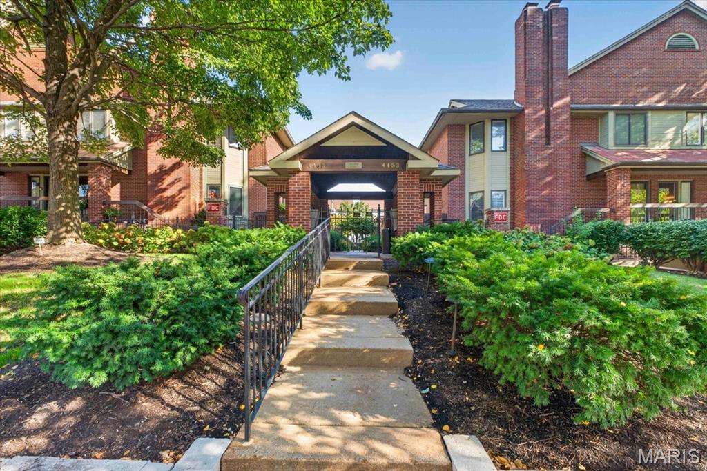 4453 West Pine Boulevard 1