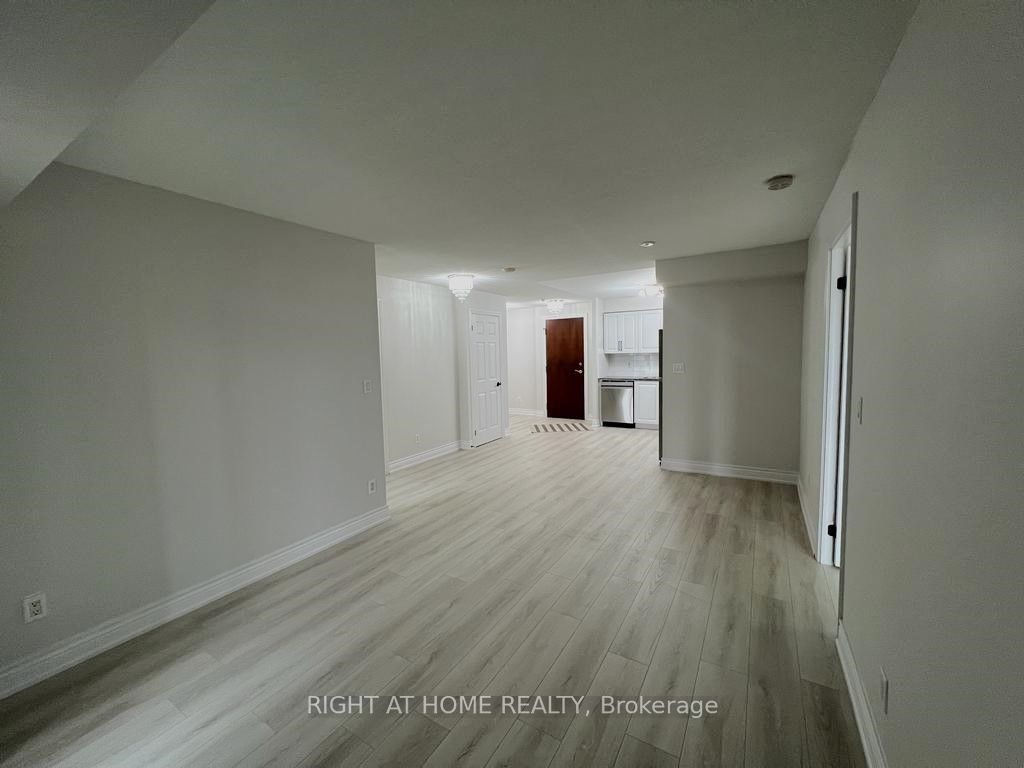 310 Burnhamthorpe Rd 1401