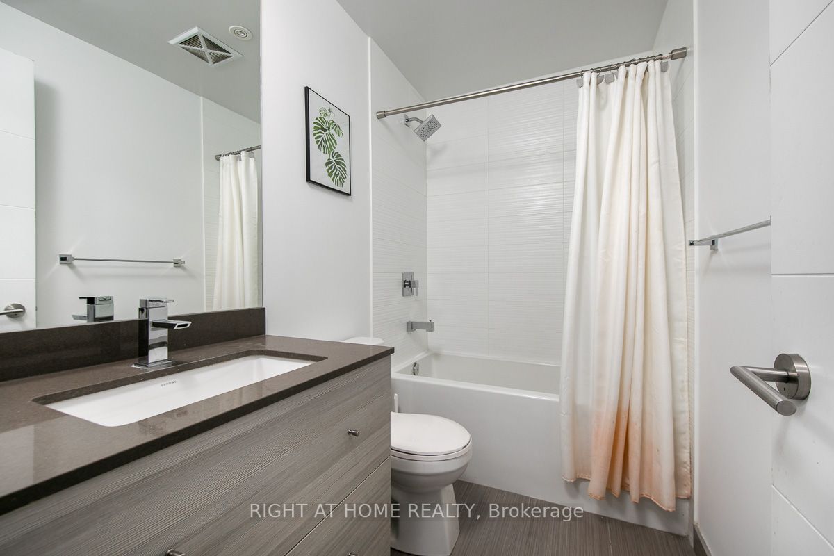 525 W Adelaide St 932