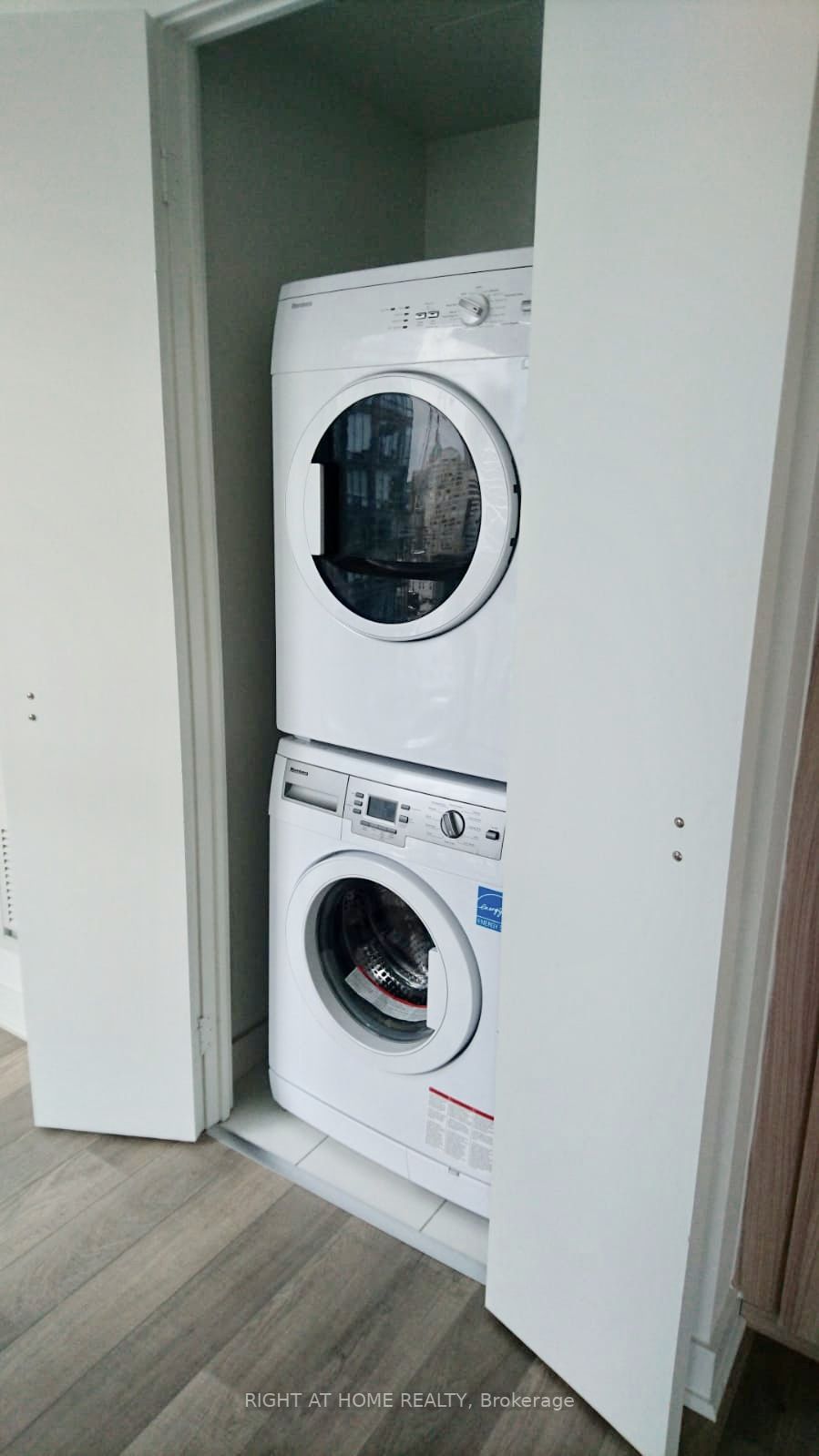 290 W Adelaide St 1310