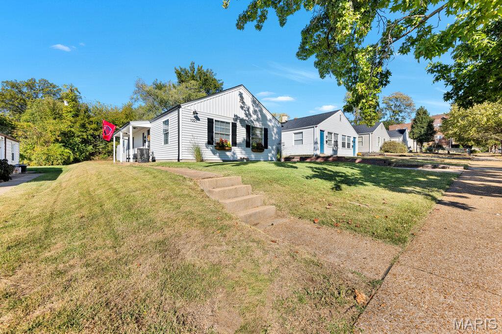 1221 Louisville Avenue