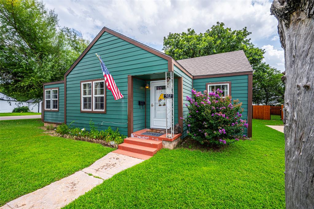 Charming Norman cottage! Wood floors, large kitchen and dining room. Updated bathroom. Excellent location for OU student. Home is being sold AS IS.